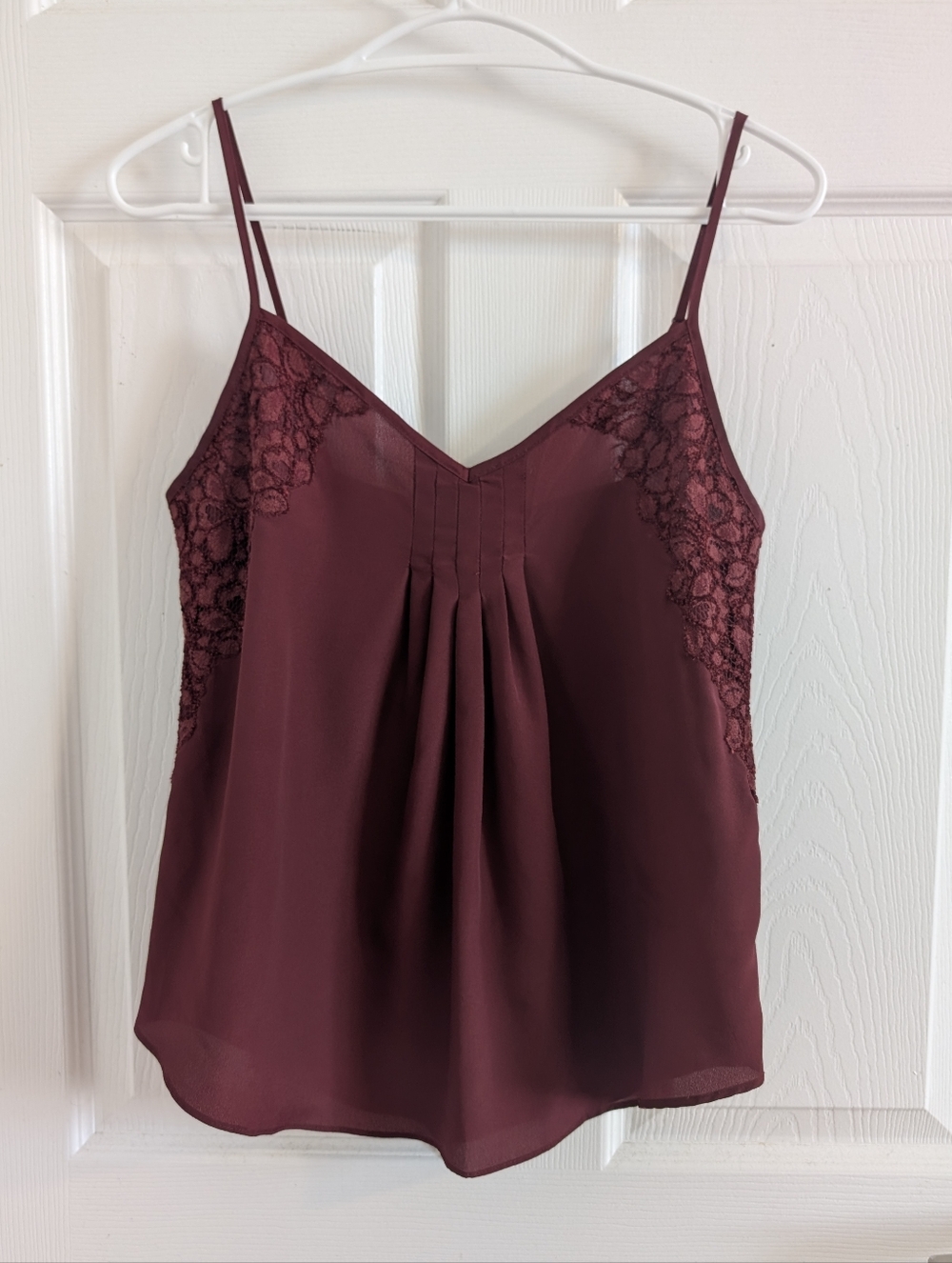 Aritzia Talula Burgundy Lace Trim Camisole Pleated V-Neck Crepe Top Minimalist S